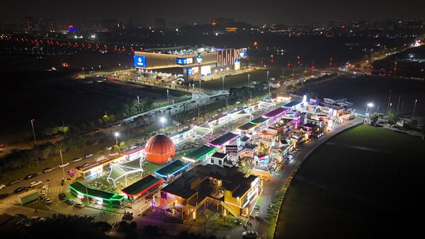 东莞篮球夜市.JPG