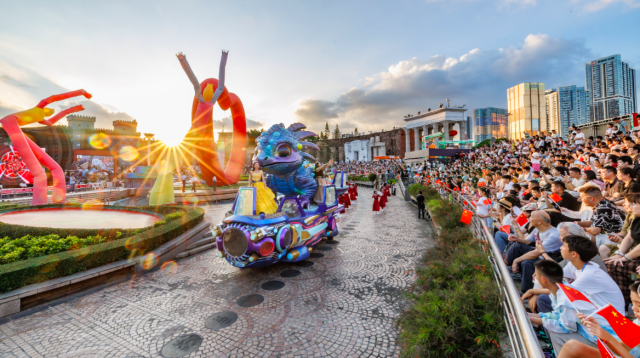 深圳景区国际街头艺术节八天狂欢庆国庆。 深圳景区国际街头艺术节八天狂欢庆国庆。