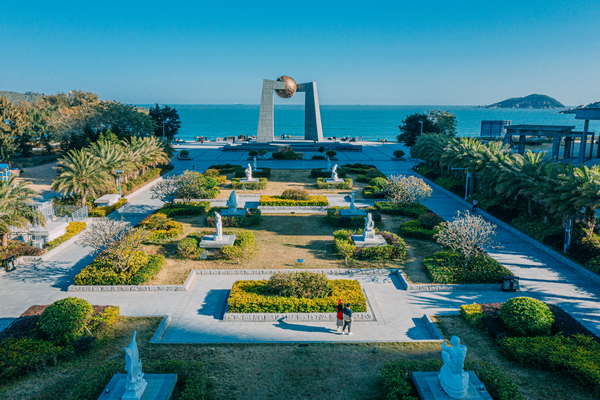 北回归线广场 .jpg